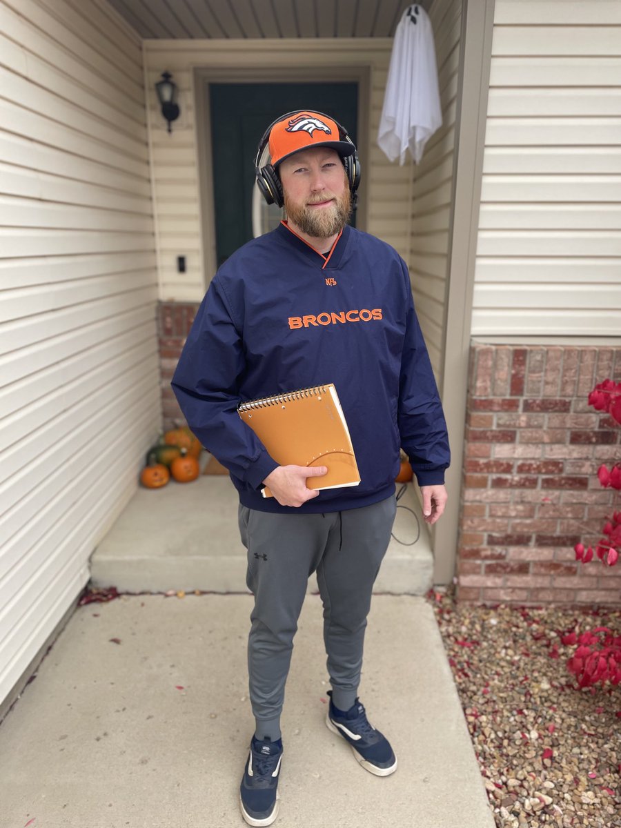 BEARDO's tweet image. Heard the Broncos might fire Hackett and be looking for an outsider to lead the team the rest of the season. Just want to remind #BroncosCountry that I’ve been ready for over a year.