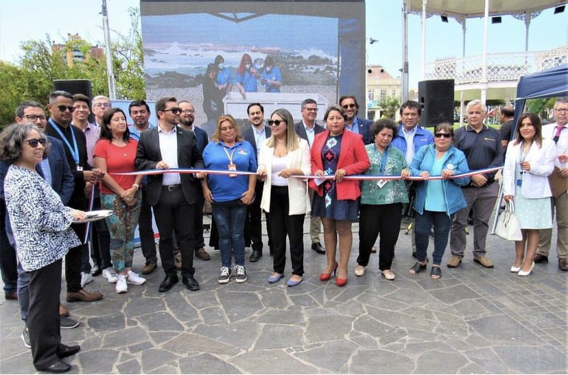 asipnor's tweet photo. En #Iquique @CorfoTarapaca inauguró la #SemanaDeLaPyme con una muestra gastronómica de productos del mar en plaza Prat. Junto a nuestros socios de Pesquera Camanchaca, entregamos tarros de júreles y recetarios con las mejores preparaciones de este producto. #Tarapacá #Pymes https://t.co/bethwl8IBA