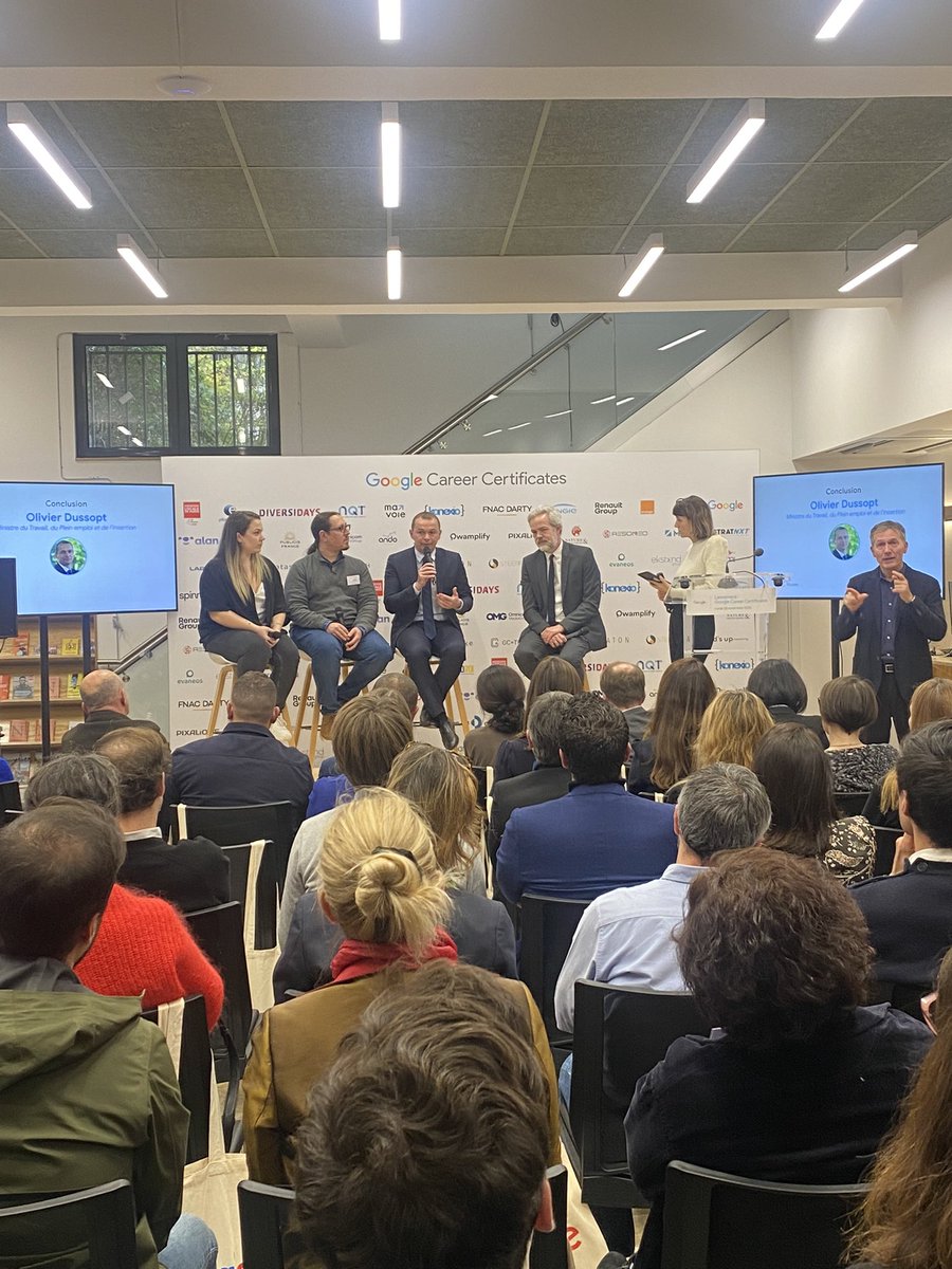 olivierdussopt's tweet photo. 🇫🇷💻 Cet après-midi à l'événement de lancement des formations aux métiers numériques de @GoogleEnFrance.

Les besoins futurs sont nombreux pour le digital qui prend une place stratégique dans beaucoup de secteurs. https://t.co/hMQMws81Yt