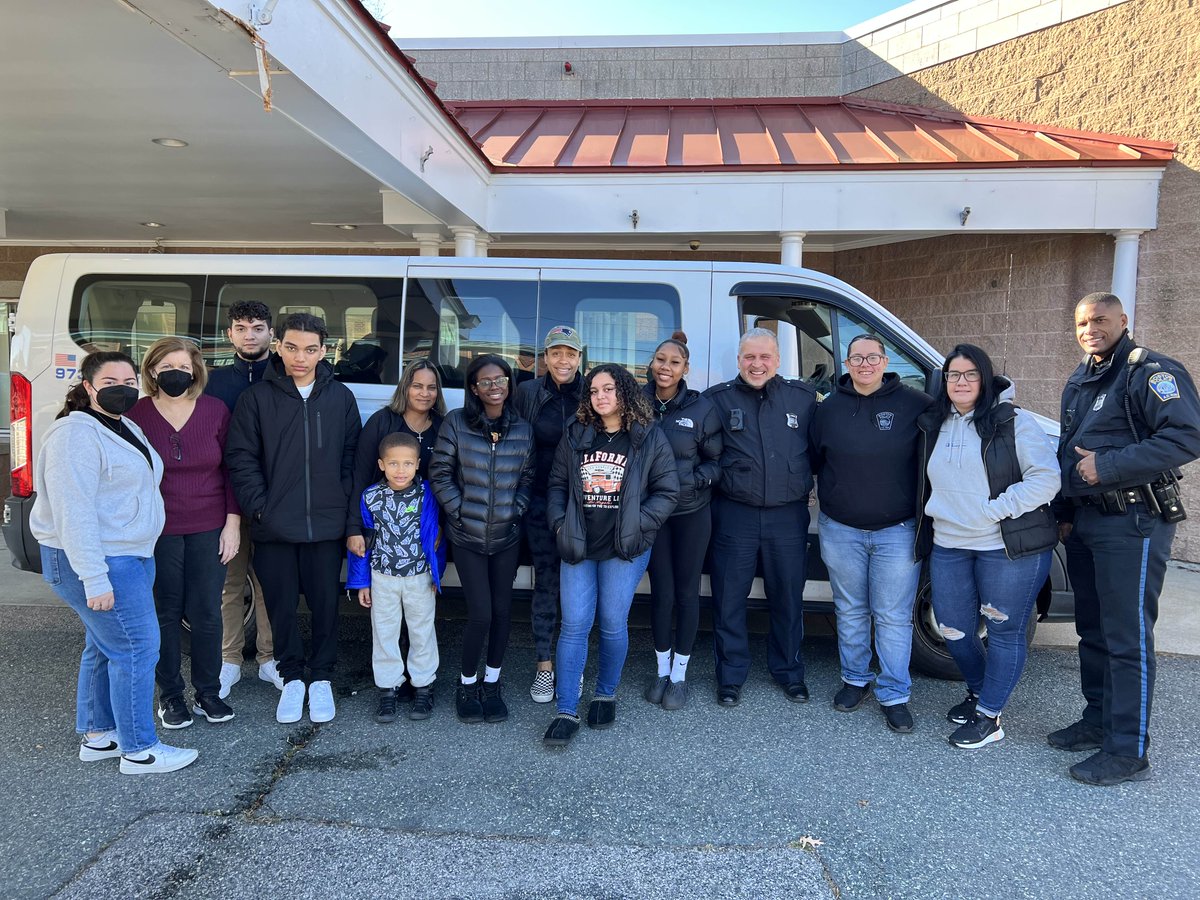ethocare's tweet photo. Nearly 50 Ethos staff members and volunteers gathered on Thanksgiving to deliver meals, lovingly prepared by our partners at the Boston Lodge of Elks #10, to more than 250 home bound and isolated seniors throughout Boston. https://t.co/oPZviuBWNM