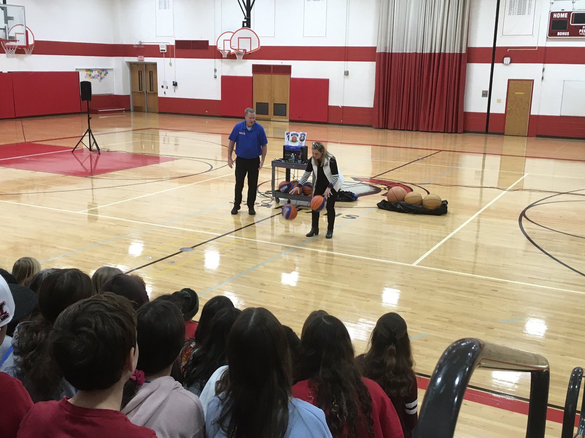 A great assembly from <a href="/jimbballjones/">Jim Basketball Jones</a> <a href="/109Shepard/">@109Shepard</a> #SMSPride