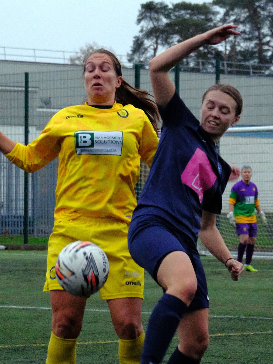 My photos from @S4KLadiesFC versus @WWFCWomen Reserves in the @tvcwfl are online now at contentello.smugmug.com. @FiB_Women @WokinghamSport @BasePyramid @wanderintractor
