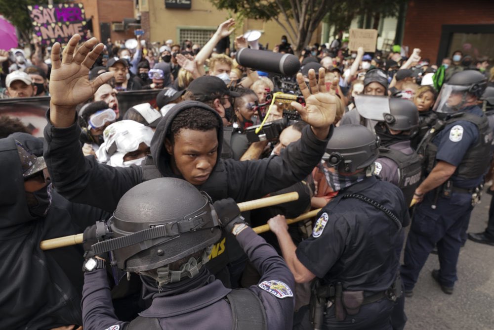TYP_VA's tweet photo. Republican politicians calling the China Protest a demand for democracy and freedom. 

Republican politicians called the BLM Protests riots, despicable, and un-American. 

Are these not the same thing? 
Hmmm… https://t.co/bMc473M68T