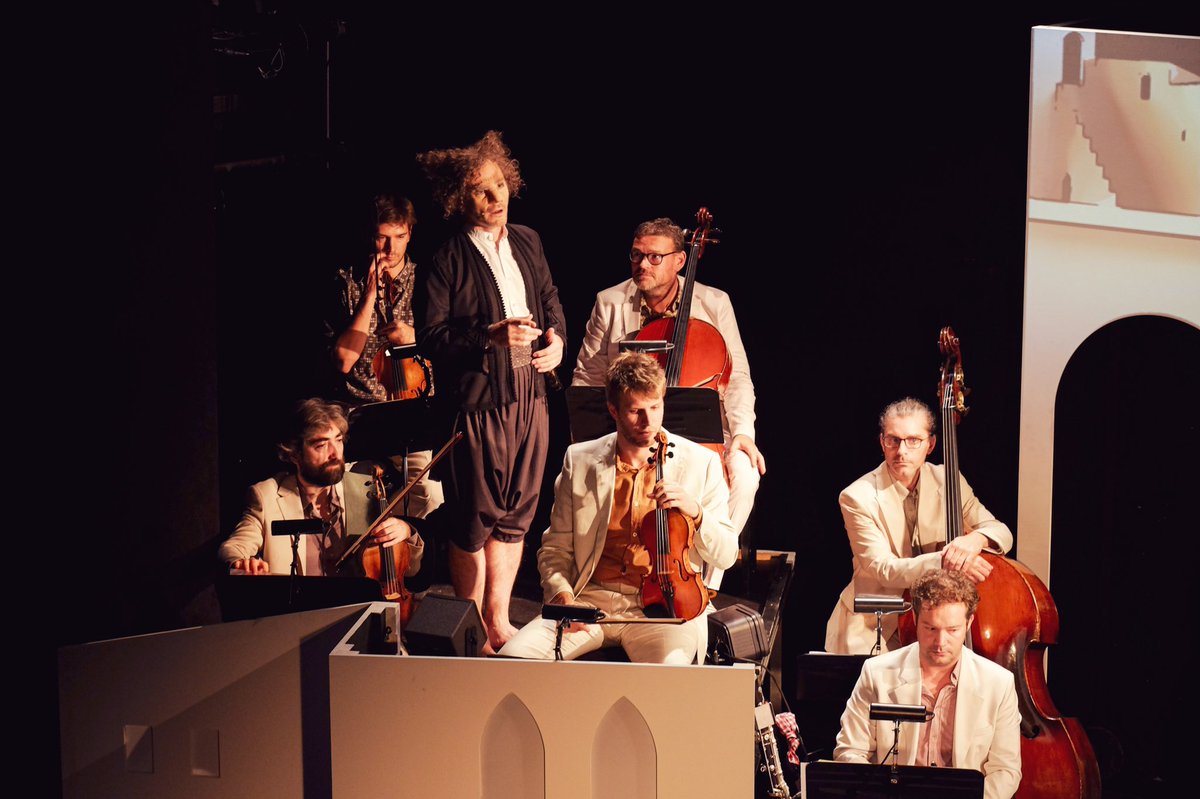 [LE CHAT DU RABBIN]

Encore quelques jours pour prendre vos places🐈‍⬛

Rendez-vous le vendredi 2 décembre prochain pour deux représentations (14h15 et 19h) au Théâtre à l'italienne, Ville de Saint-Omer pour rencontrer le Chat en tournée !
labarcarolle.org
📷 Miliana Bidault