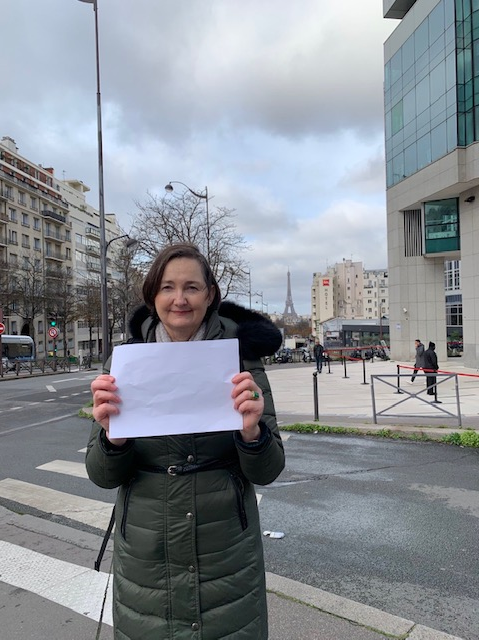 Anne_MarieBrady's tweet photo. I stand with the people of China who are bravely protesting against their government. A4 white paper is being used as a symbol against censorship.

Join me &amp; post your image. Let the🇨🇳 government know the whole world is watching. 
#A4Revolution https://t.co/jfgxFve91W