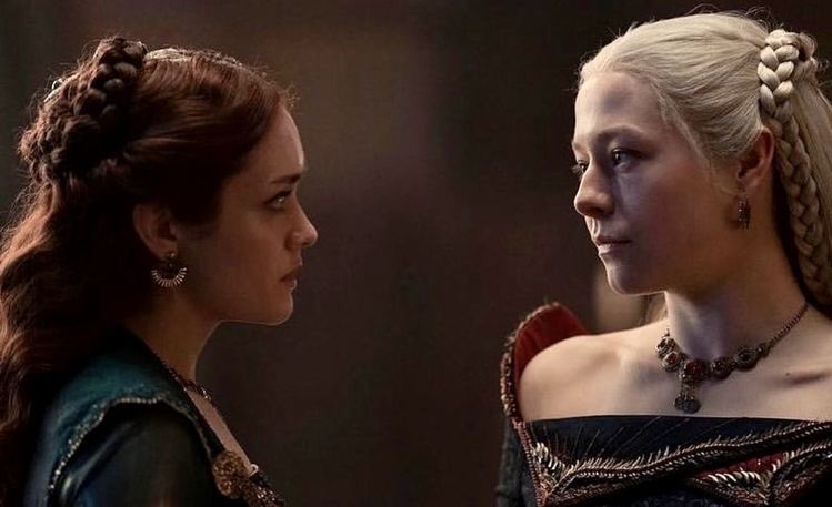 rhaenaapologist's tweet photo. not team black or team green but a secret third thing (team the girlies) https://t.co/qqcickXlid