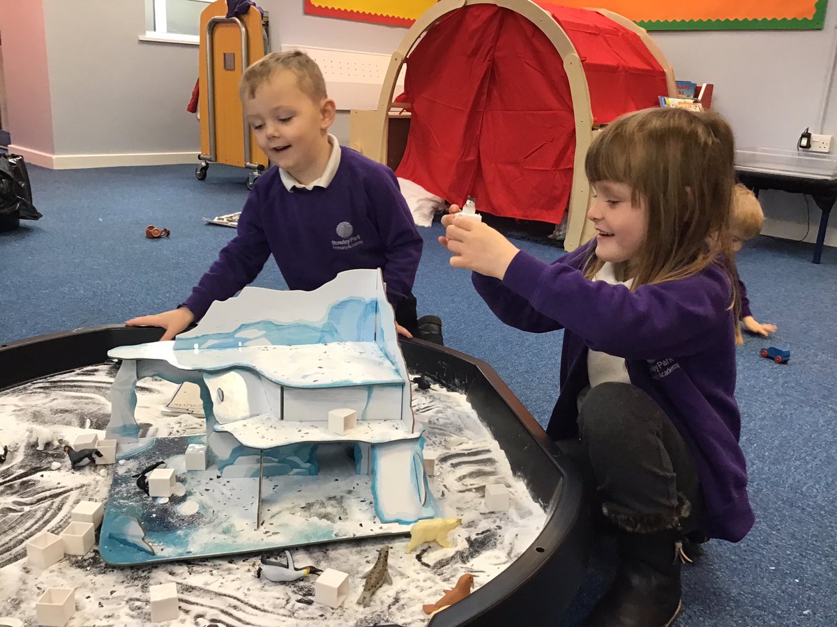 aspear_'s tweet photo. The children in EYFS have loved their first day in their new classroom! “It’s awesome in here!” “I love my new school” 😁⭐️ @RowParkAcademy @LauraLord35 https://t.co/TWA7TqgtcP