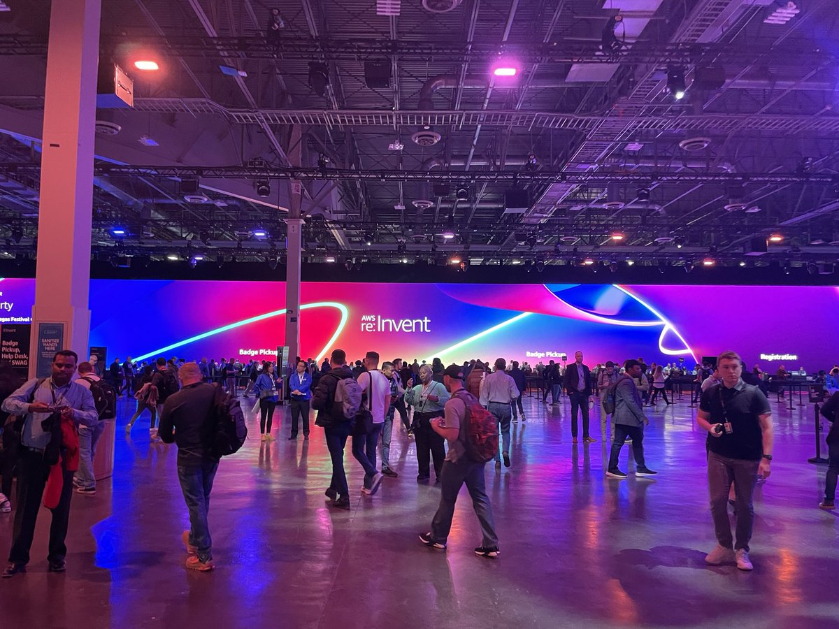 thiswilliam's tweet image. Excited to be in Vegas with @knowaplatform for @AWSreInvent. 5 days of future building