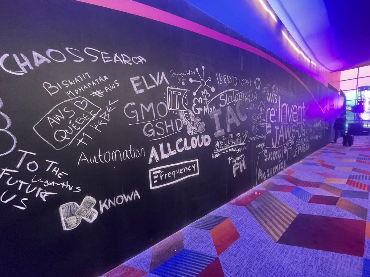 thiswilliam's tweet image. Excited to be in Vegas with @knowaplatform for @AWSreInvent. 5 days of future building