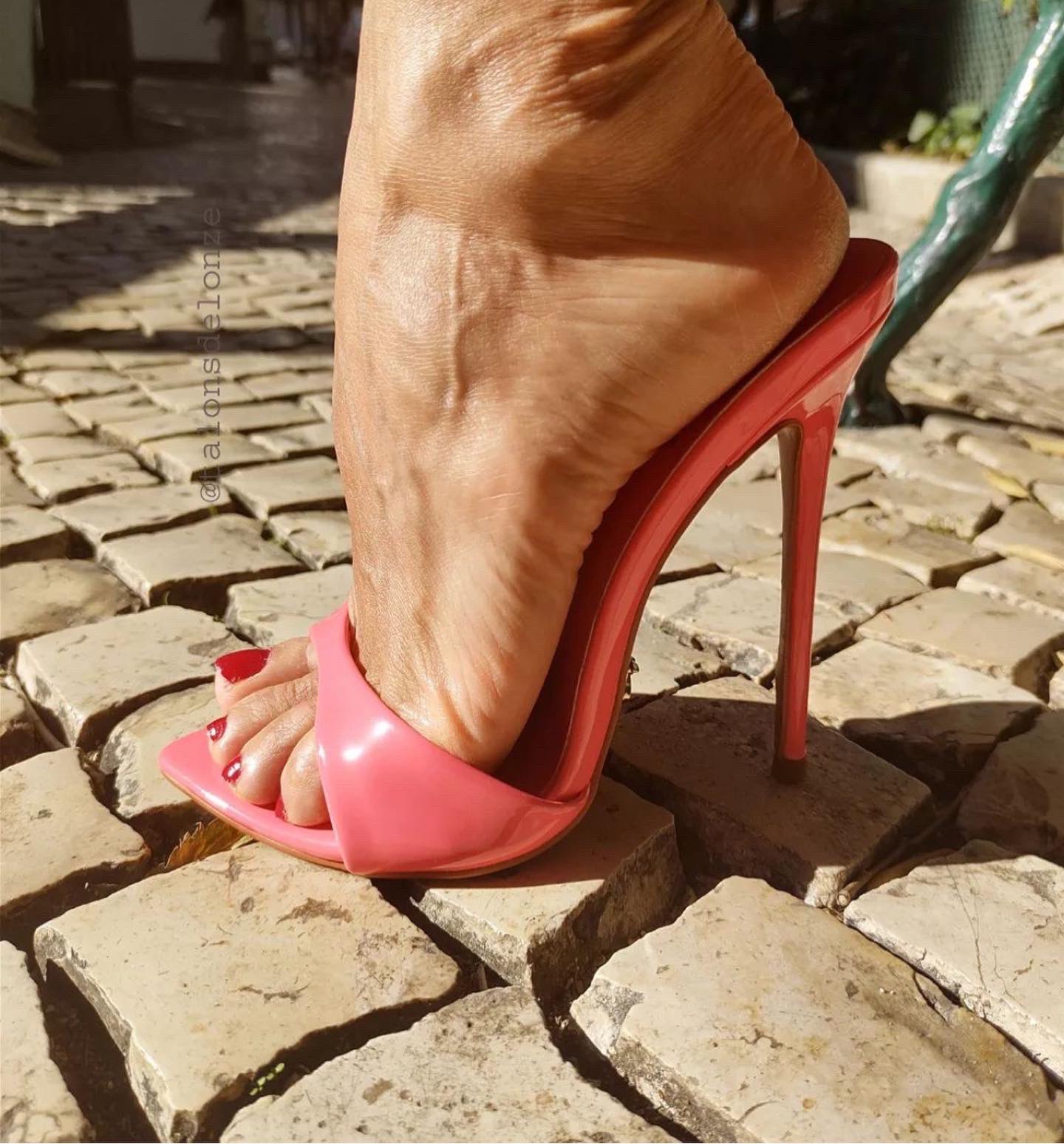 saralilasmassimo_us on X: "This pair of shoes can be worn as a high heel  mule or a high heel sandals making it a 2 in 1 shoe, how amazing is that ?