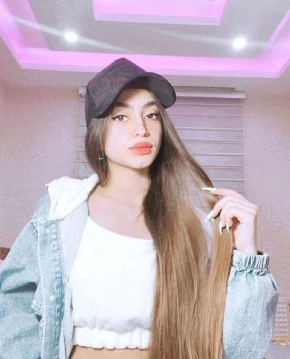 The name of this beautiful Iranian girl is #MahakHashemi. She was savagely killed with batons by the Islamist regime while she was protesting in #Shiraz

The regime even demanded ransom from her family to return her dead body. Iranians are literally dying for freedom
#MahsaAmini