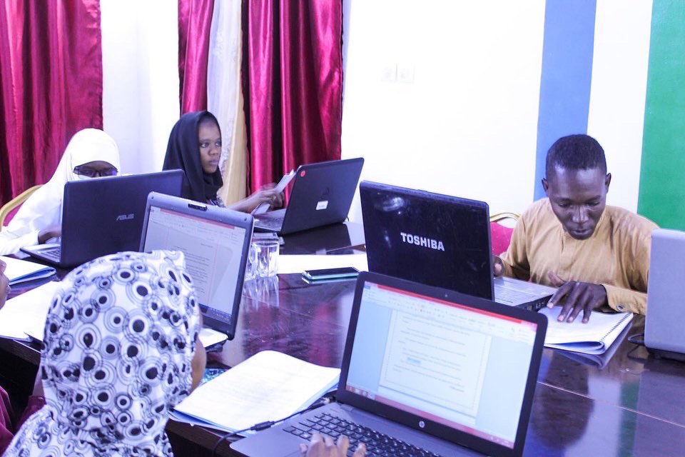 Le 3 Novembre passé nous avions lancé une offre de stage -Formation.

Il s'agissait en fait de notre Programme d'Insertion/Reinsertion professionnelle par le biais de stage -formation. 

Pour cette première cohorte du programme:
📌 24 candidatures ont été reçues 
1/4