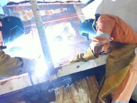 ggtechserv's tweet image. #lloydsregister #dnvgl #abseagle #bureauveritas  #classnk #shipmanagement #shipinspection Repairs below the waterline continue to go well, hull inserts prepared &amp;amp; being fitted inside the cofferdam/habitat....