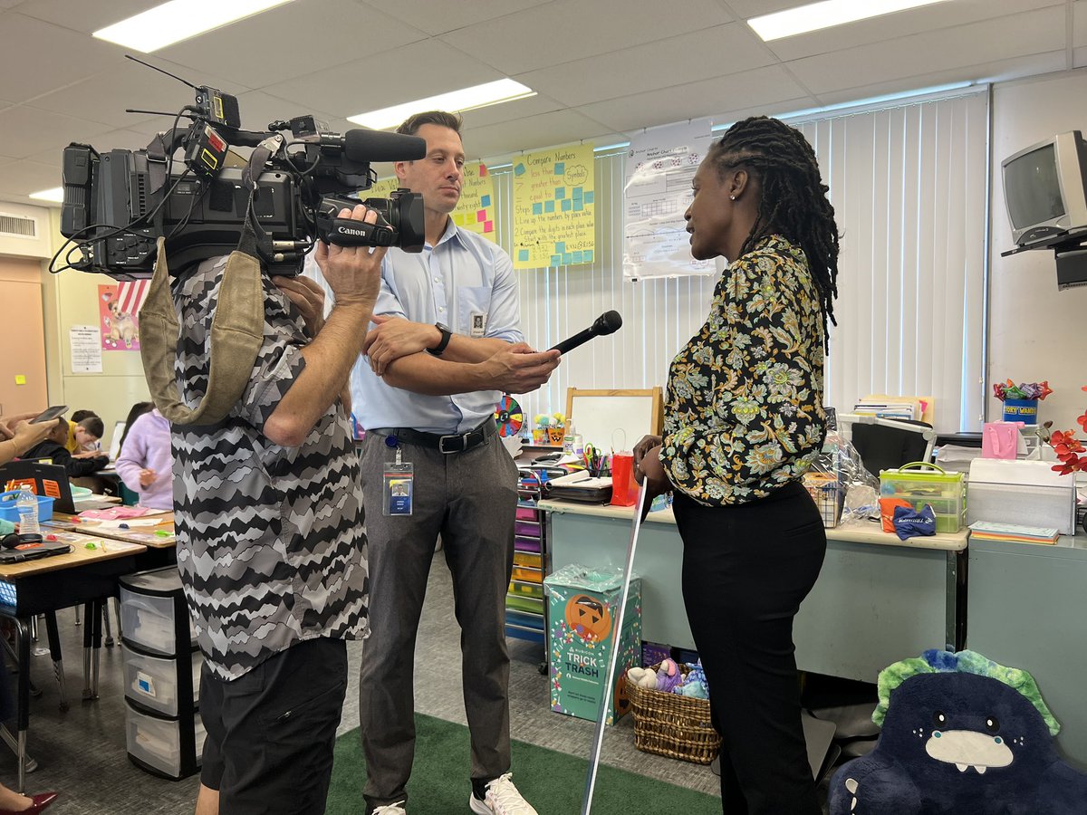 Hillsedufnd's tweet photo. #SurprisePatrol is excited to share: @HCPSForestHills 3rd Grade Teacher Josette Daley is a #TeacherOfTheYear Finalist for our #EIE2023 Awards! Congrats! 🎉Don't miss the event on 1/26/23. Get your tickets at https://t.co/pvfgQMfEoo &amp; help us recognize our superheroes! 🦸🦸‍♀️ https://t.co/mdX4NwxoHP