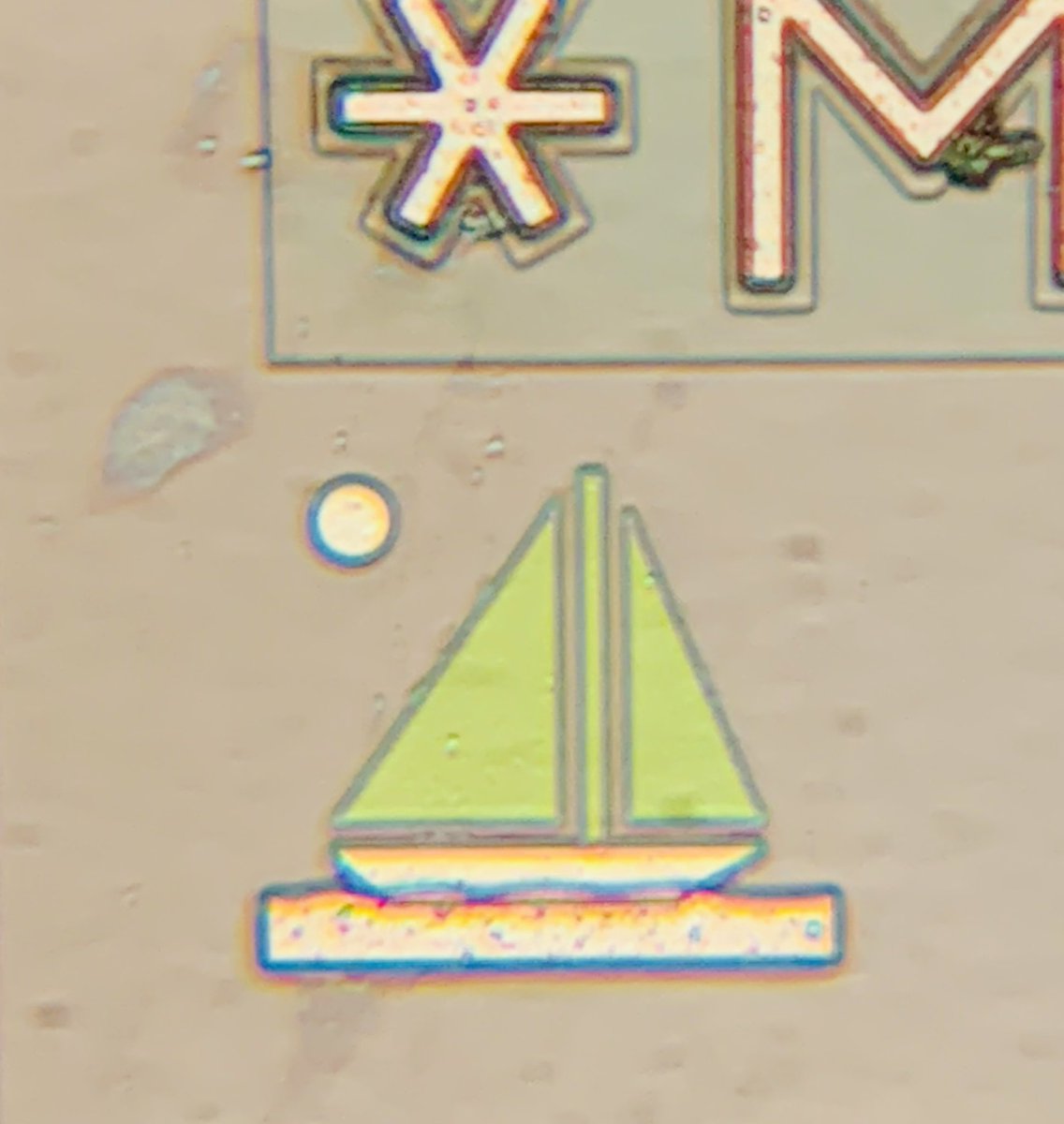 duke_cpu's tweet photo. It’s a sailboat! This #vintage #RAMDAC from #Brooktree (Bt) shows a nice #silicondoodle. The sailboat seems to be placed on all Bt #chips and may represent Bt’s unofficial logo. Unfortunately, the boat was hit by a storm in 1996 when Rockwell bought Bt… https://t.co/qKkP83vYZi