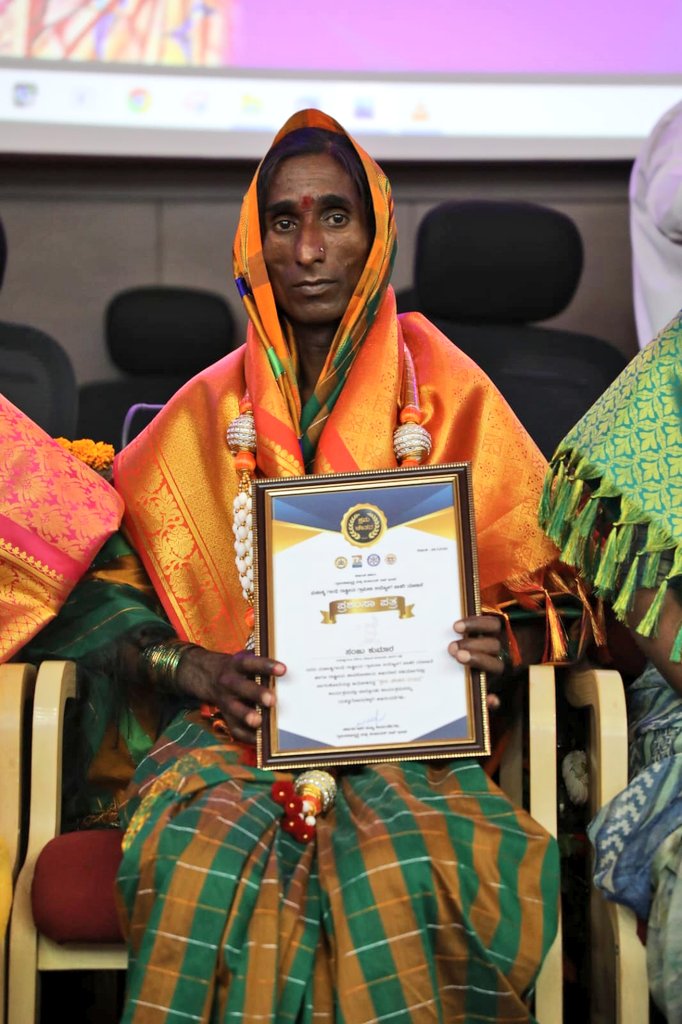Moments of Pride ! 

Glimpse of the #Shrama_Chethana - 2022, felicitation program to the gender minorities working under #MGNREGS. 

Held at Bagalakote today, the event provided an opportunity for the beneficiaries to share their stories on the dias.

<a href="/lkatheeq/">ಎಲ್ ಕೆ ಅತೀಕ್ L K Atheeq</a> <a href="/readingkafka/">Uma Mahadevan Dasgupta</a>