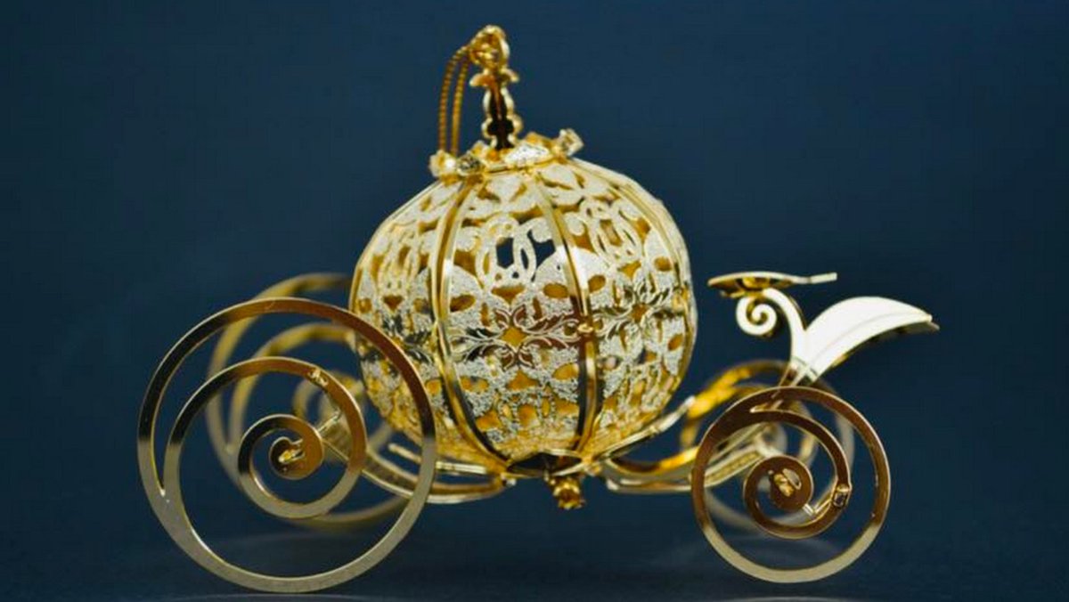 Christina Phillips-Kelly joins <a href="/juner10/">June Rowlands</a> live on air in the first hour of this Sunday's show with the latest news of the ballet Cinderella this month...
On 107.8FM, on the apps and at radionewark.co.uk