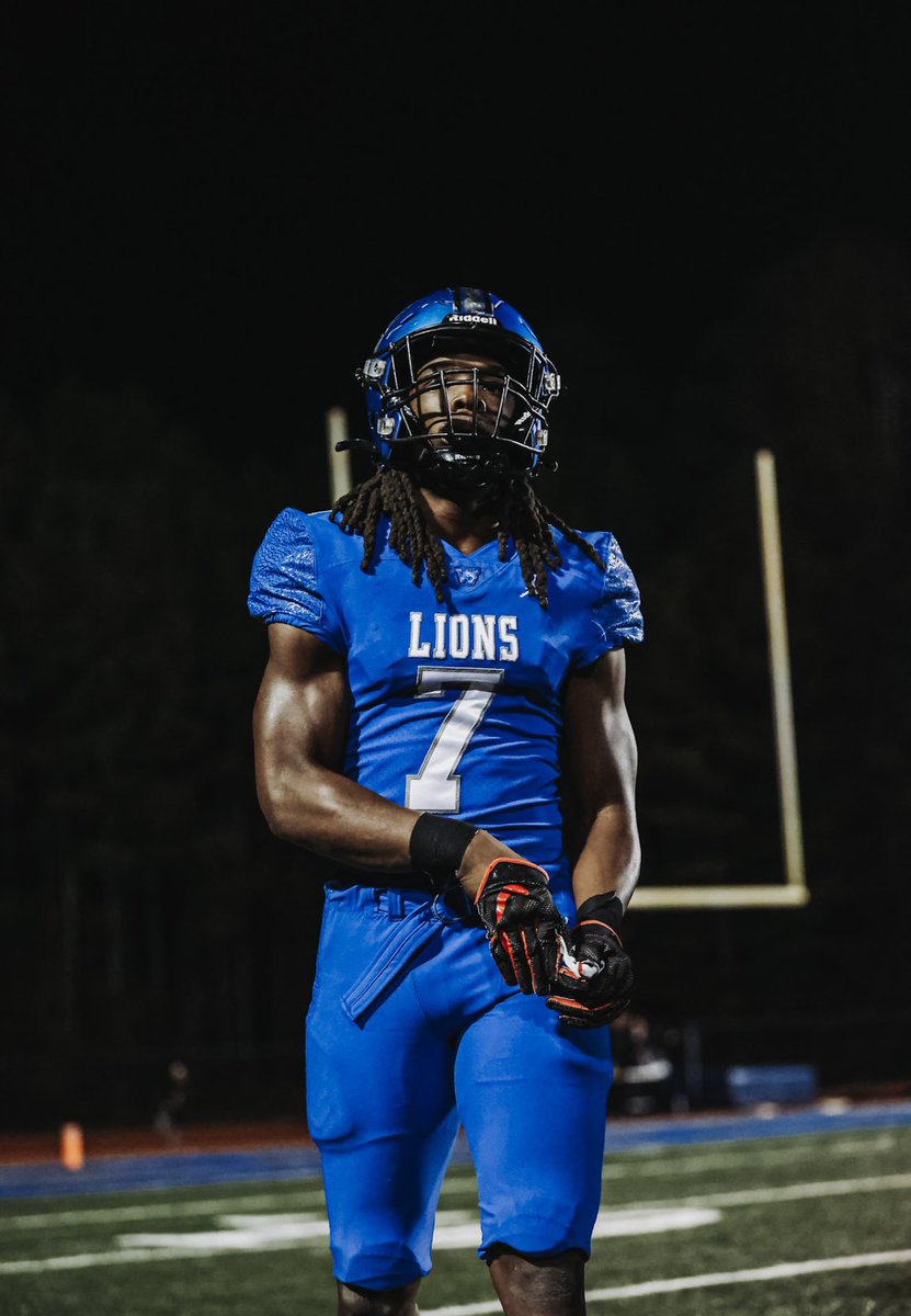 ahmadjohnsonn's tweet photo. https://t.co/nHjKuqvgAb Senior Szn Highlight tape 🩸 https://t.co/IQF12pS2M5