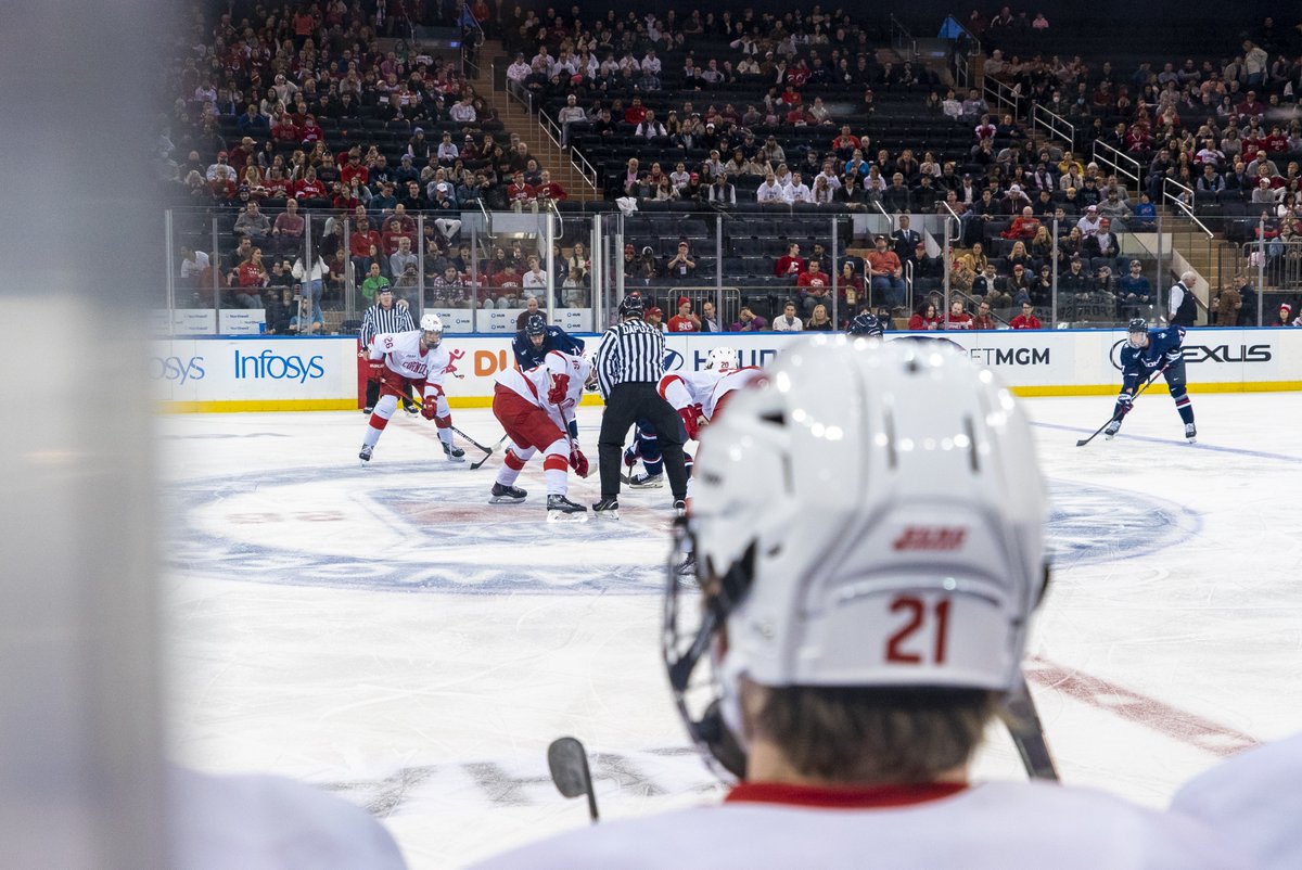CornellAlumni's tweet image. The Cornell men's ice hockey team put on A SHOW at The Frozen Apple in Madison Square Garden! We had a great turnout of passionate Cornellians cheering them on to victory! #FrozenApple