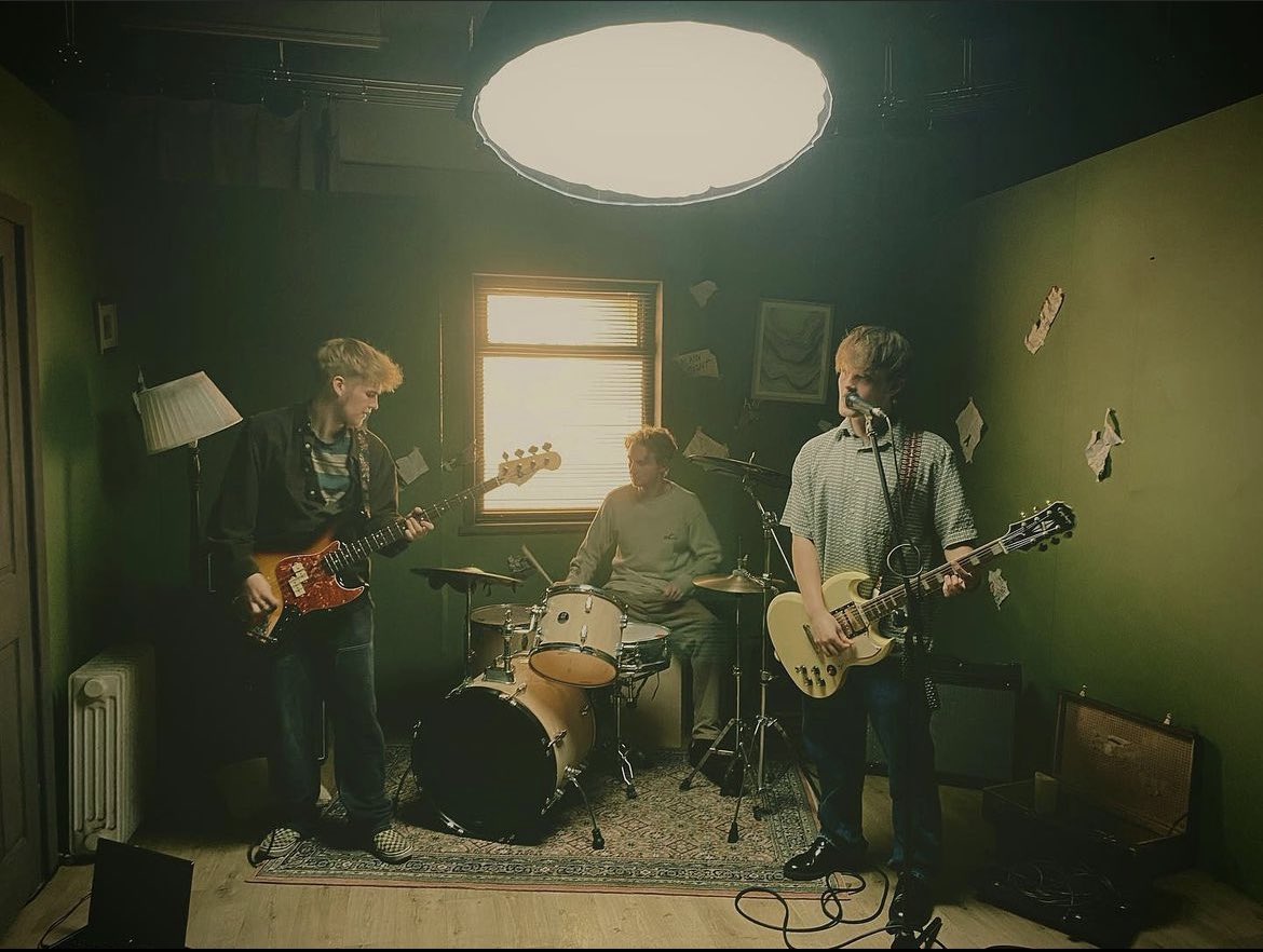 HEY!

IF YOU HAVEN’T HEARD!

WE HAVE JUST RECORDED A NEW MUSIC VIDEO! #newmusic #alternative #rock