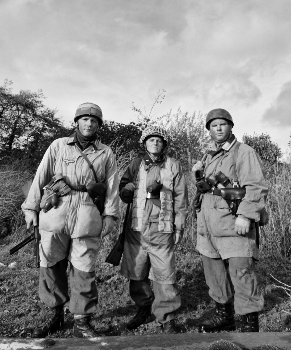 JasonJo16253734's tweet photo. Three Fallschirmjäger pose for a photo
🚫 NON POLITICAL 🚫
#Fallschirmjäger #fallschirmjager3r2k #luftwaffe #reenacter #reenactment #reenactmentww2 #blackandwhitephotography https://t.co/iltyEj5UbW