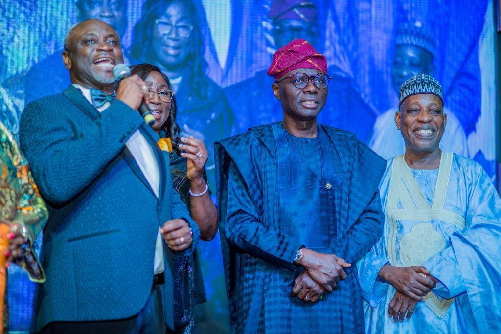 L-R) CEO of PEARL Awards, Mr. Tayo Orekoya, his amiable wife, Governor of Lagos State , His Excellency,  Governor Babajide Sanwo-Olu and Chief (Dr.) Faruk Umar at the 2022 Pearl Awards Nite.

#pearlawardsat25