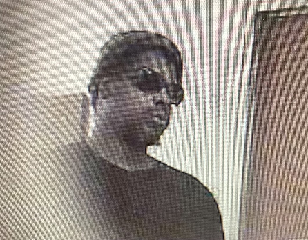 <a href="/BGKYPolice/">BGKYPolice</a> have released a photo of the Limestone Bank robbery suspect.