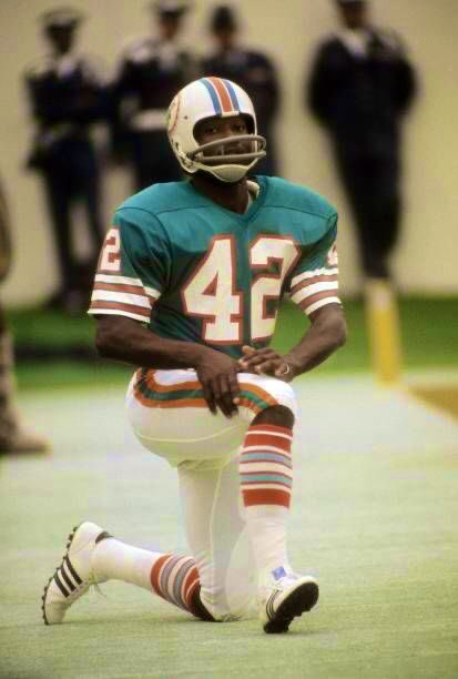 Happy Birthday to legend Paul Warfield! 