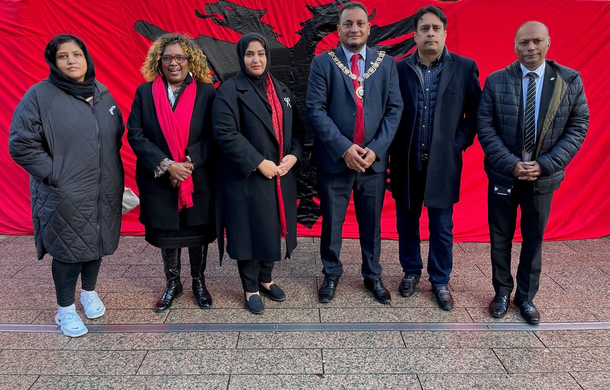 lbbdcouncil's tweet photo. To mark Albania’s Independence Day, a flag raising event to mark the occasion was led by the local community outside Barking Town Hall with speeches and performances amongst the backdrop of a spectacular sea of black and red Albanian flags! More info: https://t.co/ahnp2EjDc4 https://t.co/GaHmexxsvt