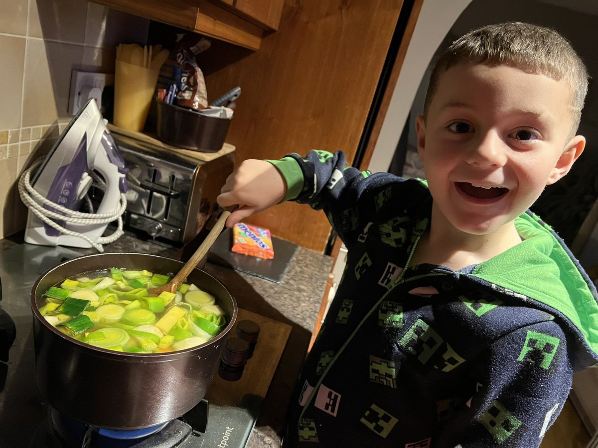MichelleJulier2's tweet photo. @NYPSYr5Meerkats Isaac made vegetable soup with his veg bag https://t.co/MfZR81qXaS