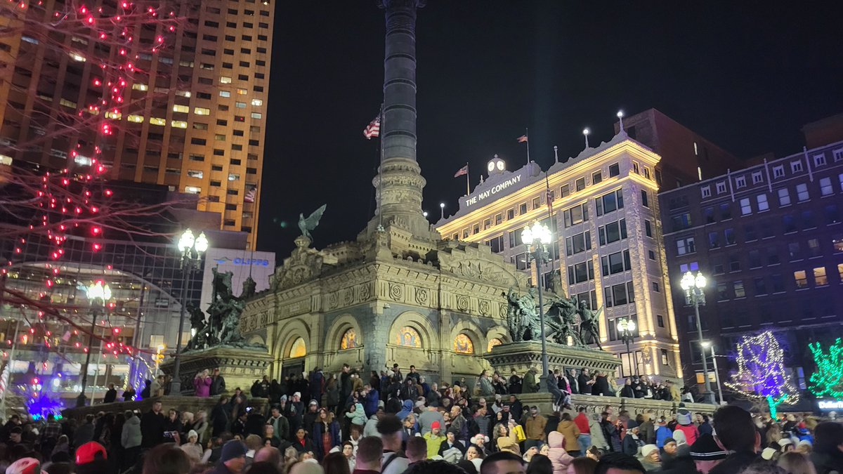 Thank you Cleveland for a wonderful #WinterLandCLE celebration.  

Keep the festivities going all season with a visit and photo with Patriotic Santa, Saturdays until Christmas, 11am to 1pm at the Monument.
