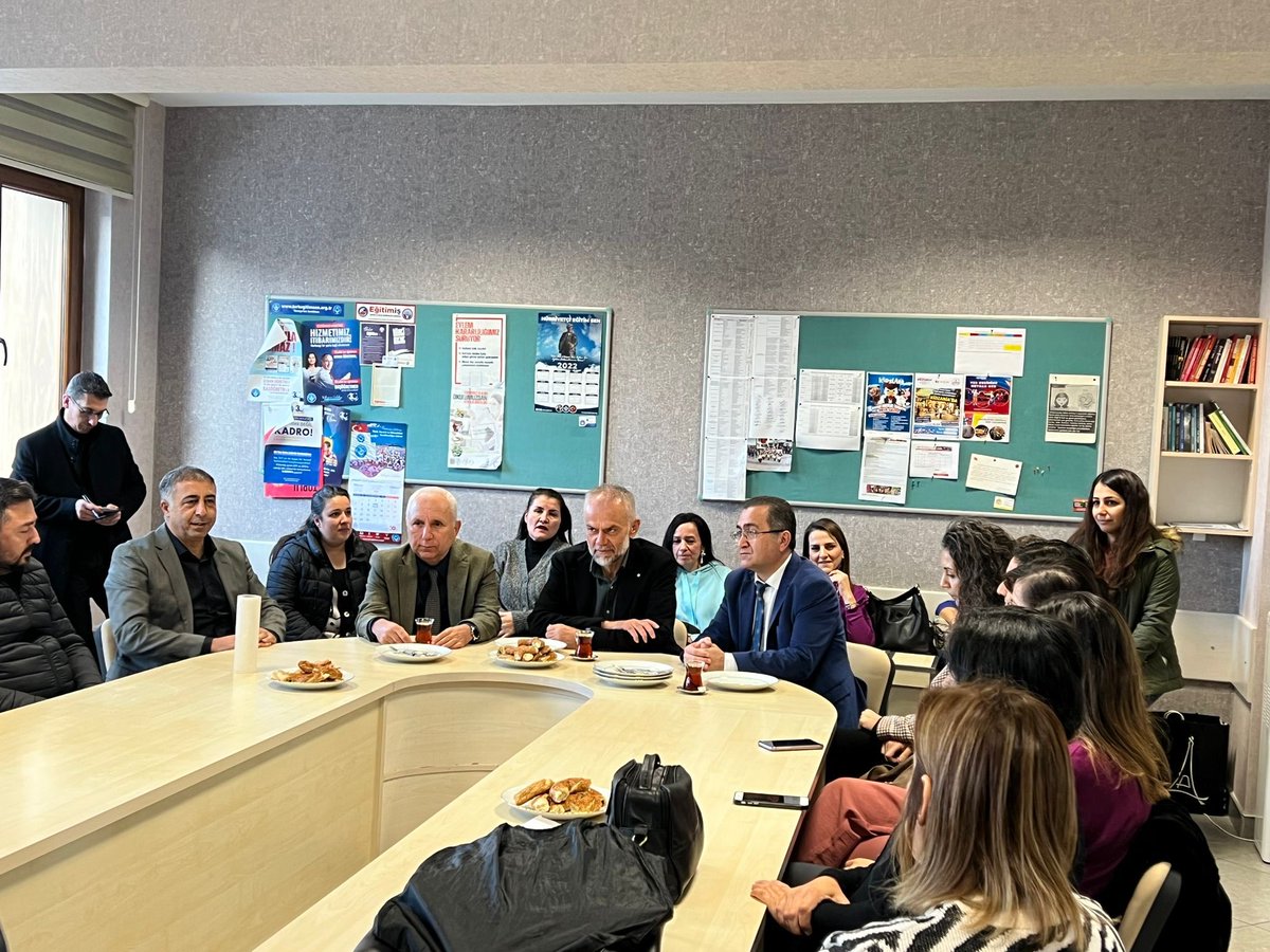 İlçe Milli Eğitim Şube Müdürümüz Sn. Necdet Bayındır ve Belediye Başkanımız Sn.Ahmet Poyraz Bayrak Törenimize katıldılar.<a href="/necdetby/">necdet bayındır</a> <a href="/AhmettPoyraz/">Ahmet Poyraz</a> <a href="/burhan131/">Burhan BAYRAK</a> <a href="/mirimiran23/">Resul ÇELİK</a>