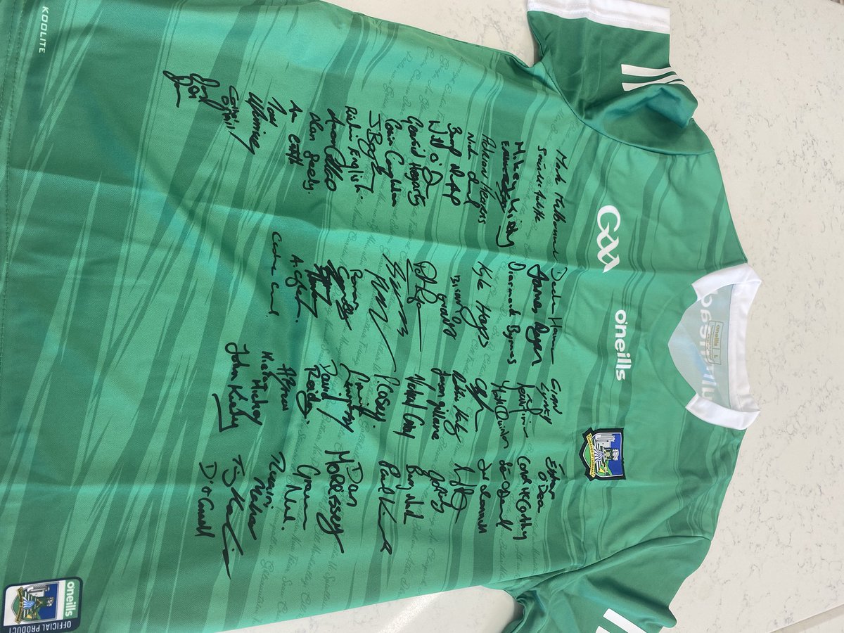 Competition Time !!!!!!

Like and share this post and tag your club to be in with a chance of winning. The lucky person will win a signed Limerick jersey and they win a club pack for their club.

Best of luck to everyone.