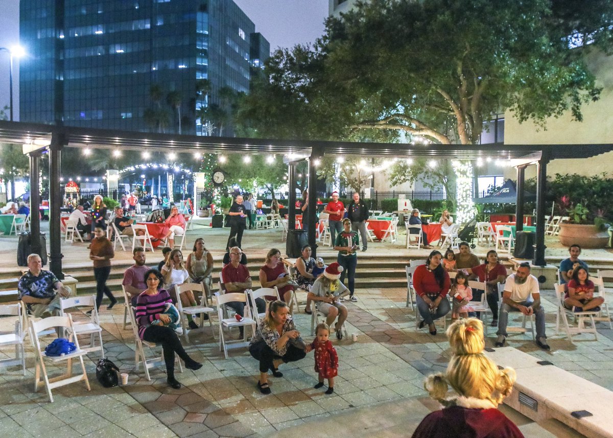 12 Days of #Christmas at #ClearwaterBeach starts in just 3 days so we're taking a look at some photos from last year! Head to the link to see more photos &amp; the calendar of #community events kicking off 12/1! #MerryChristmas #HappyHolidays

🎄: 12daysofchristmasclearwater.com