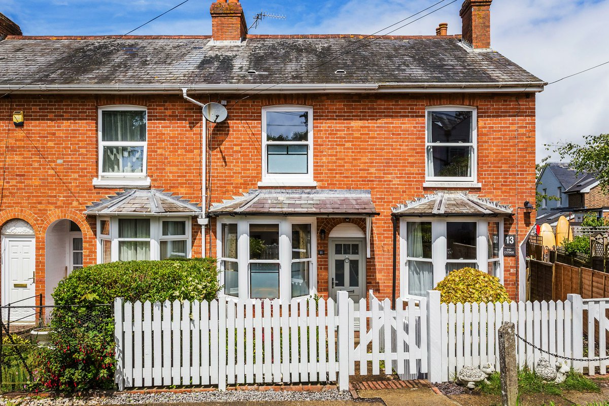 FOR SALE - A light and airy, two-bedroom terraced house which has been extensively refurbished in the popular village location of Rusthall.
Viewing highly recommended. 
buff.ly/3EGNHSJ 
#TunbridgeWells