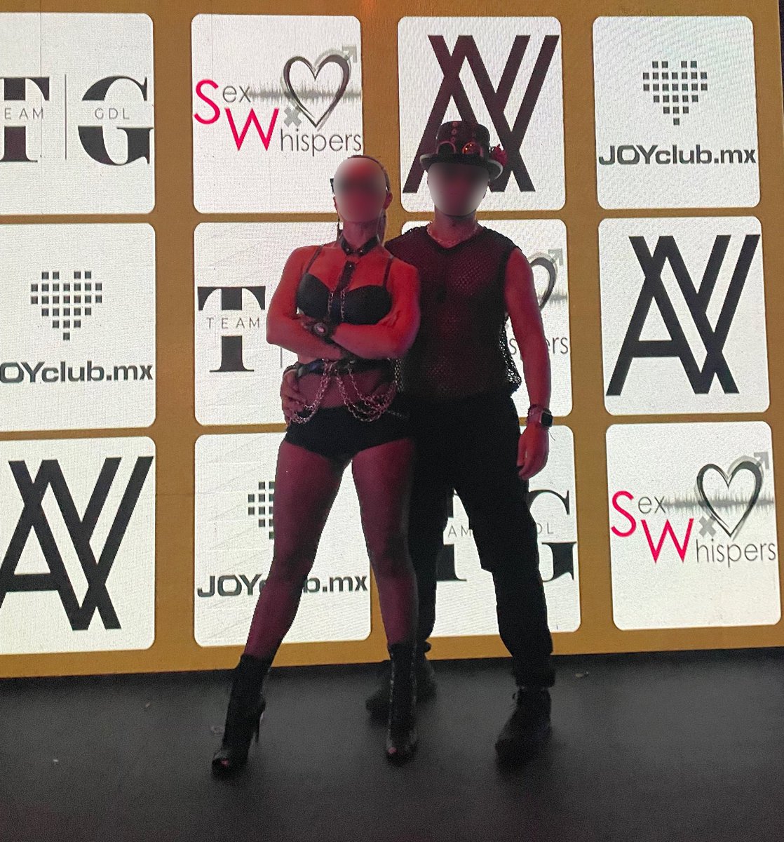 LosArtistasSw's tweet photo. La pasamos increíble en esta gran fiesta. Gracias @LosSweets @AmoreMioHw @MrAmoreMio @SexWhispersMx @LilithWolf_ y todos los que estuvieron dándolo todo!! 💃🏻🕺🏻 por muchas fiestas más 🎉🎊 #partysw #dancecouple #swcouple #artistassw https://t.co/RvpZroIr65