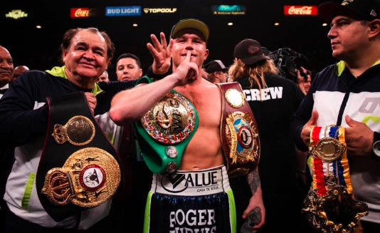 JanusBarragan's tweet photo. @Canelo Será el sereno, pero #Canelo si ha sido campeón del #mundo y varias veces y #soportenpanzonas #TeamCanelo y #VivaMéxico https://t.co/InBAR3STiq