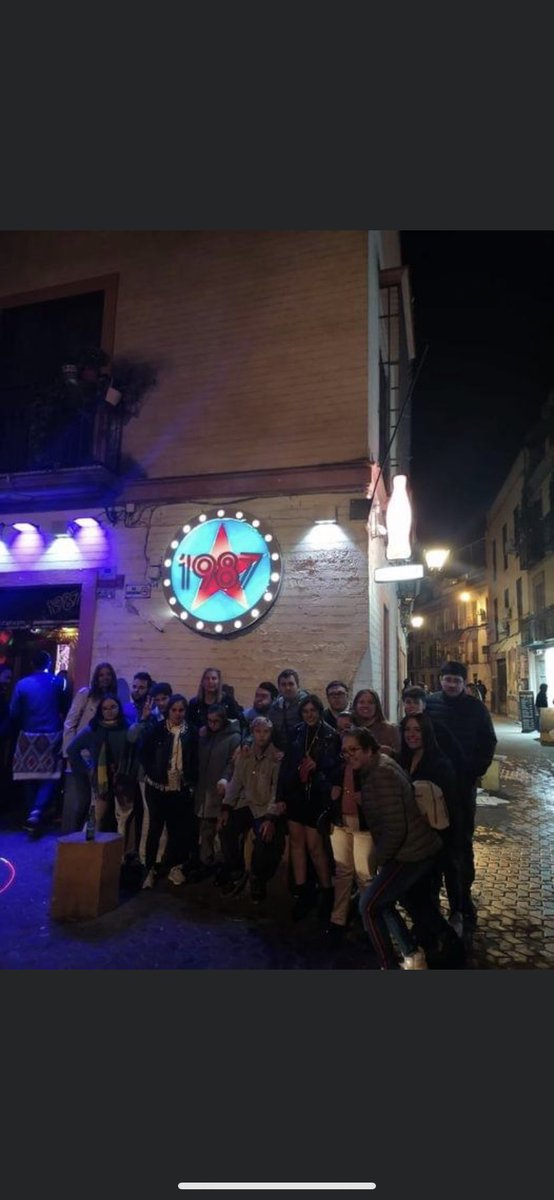 De vergüenza el pub 1987 de la Alameda de Sevilla discriminando a estas personas. Parece que, efectivamente, estamos en 1987 porque no es ni medio normal que sigan pasando este tipo de cosas.