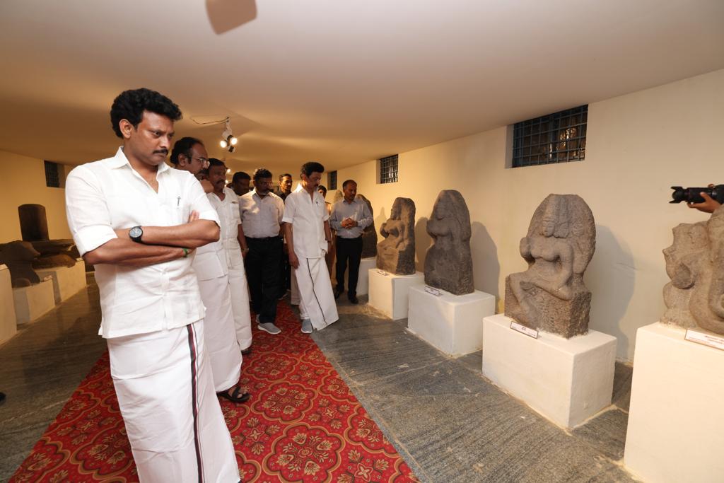 Anbil_Mahesh's tweet photo. 'இந்தியாவின் வரலாறு தமிழ்நாட்டில் இருந்துதான் தொடங்குகிறது' என்பதை நிரூபிக்க மாண்புமிகு தமிழ்நாடு முதலமைச்சர் @mkstalin அவர்கள் பல்வேறு திட்டங்களை செயல்படுத்தி வருகிறார்கள். 

1/2 https://t.co/A8pCJduTLG