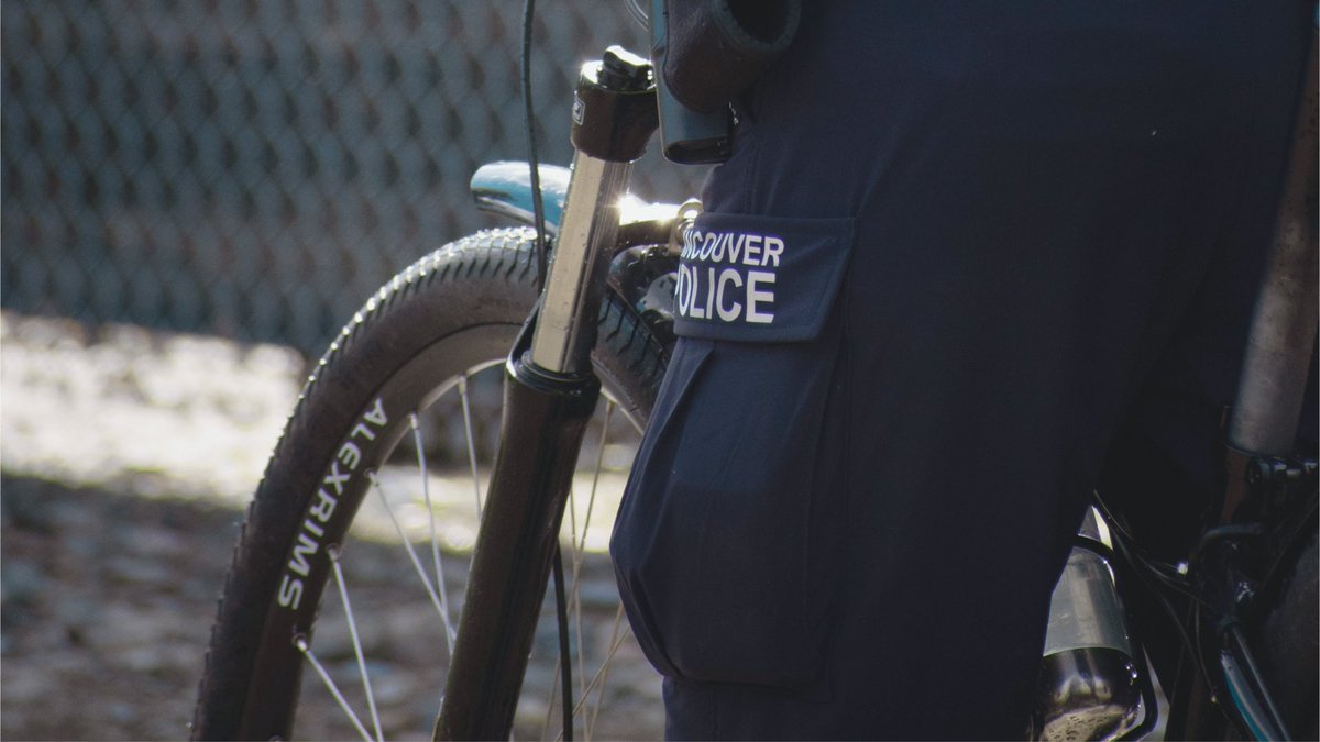 With shorter days and inclement weather we're reminding cyclists to take more care while commuting.

#ProTip Make eye contact with drivers and use hand signals to communicate where you want to go. 

More safety tips: bit.ly/2XbWgOe