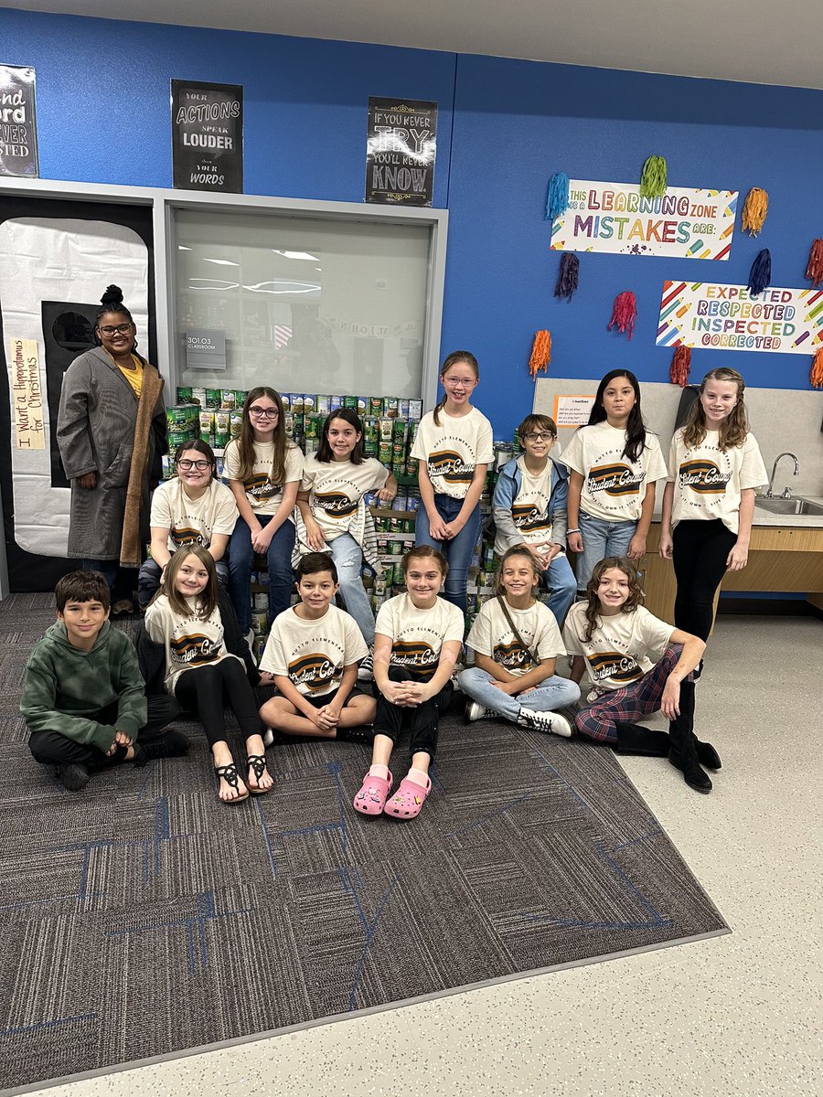 We had 1,679 green beans donated for Orange Santa! 
Thanks HES community for your donations! Student council worked hard organizing and counting the green beans. ❤️