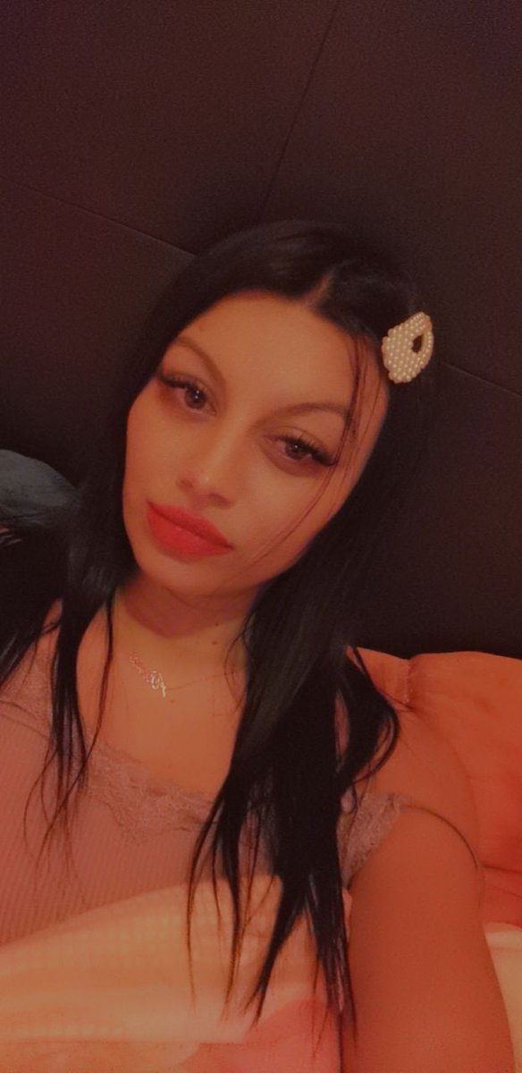 Adda05011929's tweet photo. Dragostea e doar un cuvânt până când cineva vine și îi dă sens.🖇️💟 https://t.co/bnsaPUvfY0