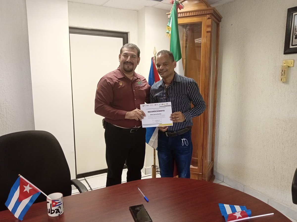 Rector de la UTCV entrega certificado de reconocimiento a profesores y académicos de la <a href="/uij_jmo/">Universidad JMO</a> por la conferencia impartida en la mañana de hoy a estudiantes de la carrera de Agricultura