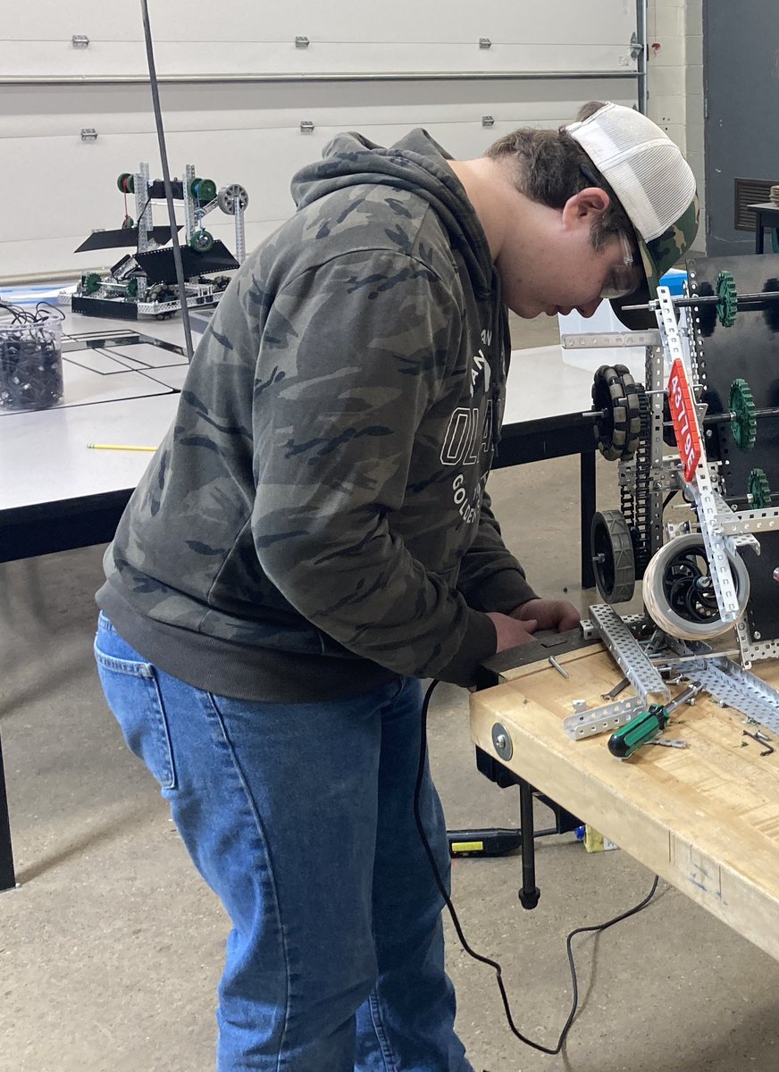 NLSD_VEX_43779's tweet photo. Prepping for tomorrow’s competition. #RoboticsNeverSleeps https://t.co/pdVFqQHxJ3