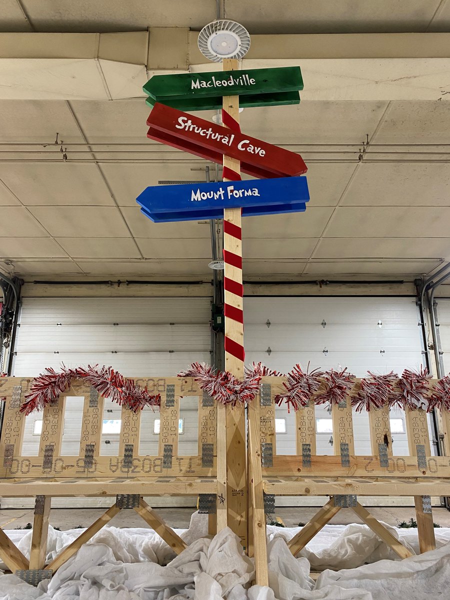 FormaSteel's tweet photo. We thank everyone who came out and supported the Fort Macleod Santa Clause parade this past Saturday. We had a lot of fun building our Macleodville float and participating in the parade. 

#Community #HolidaySeason #WelcometoMacleodville #mymacleod #StructuralTruss #FormaSteel https://t.co/ahBlgtC48E