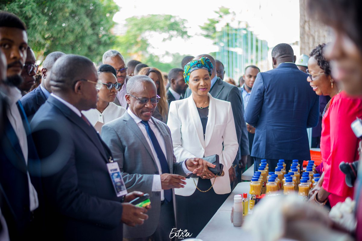KisolokeleMvete's tweet photo. #RDC:  J'ai assisté à la remise des prix aux lauréats de la 3ème édition du Forum de l'Innovation des Jeunes Entrepreneurs Congolais: récompense de leur  génie créatif et de leur savoir-faire. Belle initiative de la Fédération Nationale des Jeunes Entrepreneurs du Congo ( FNJEC) https://t.co/o01hdsDXrr