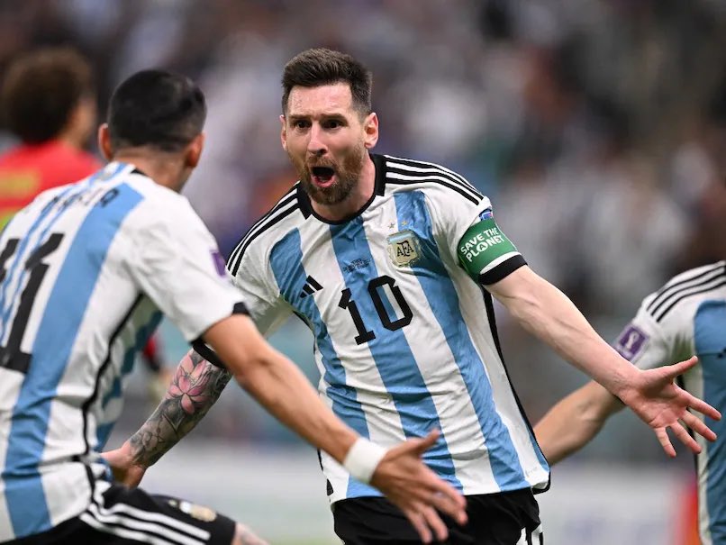 essediafoilouco's tweet photo. 🚨 INFORMAÇÃO: Messi está muito próximo de igualar Pelé, basta vencer as Copas de 2022, 2026 e 2030. https://t.co/jaxoXOnLOM
