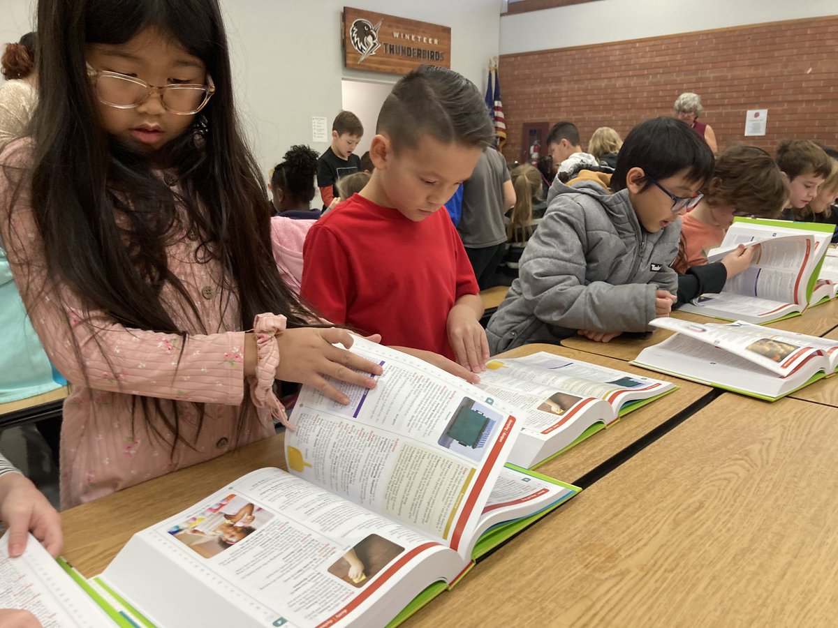 StanwicksKids's tweet photo. The Derby Rotary Club gifted every third grader in our district their own dictionary! 
#derbyproud #wineteerstrong https://t.co/DCOOfNPE20