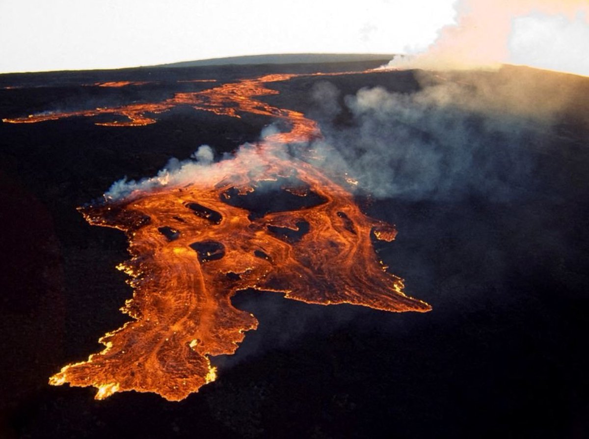 univ_ciencia's tweet photo. Mauna Loa: El mayor volcán activo en el mundo entra en erupción por primera vez en casi 40 años
https://t.co/VRLbCGZR0r https://t.co/Rd8NI19Uq7