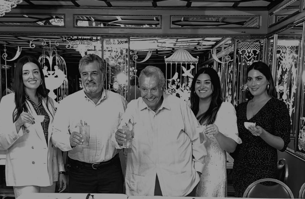 .<a href="/VersaillesMiami/">Versailles Miami</a> restaurant founder Felipe Valls Sr. dies at 89: bizj.us/1qh40i